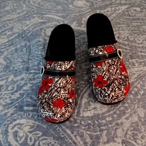 Women's clogs